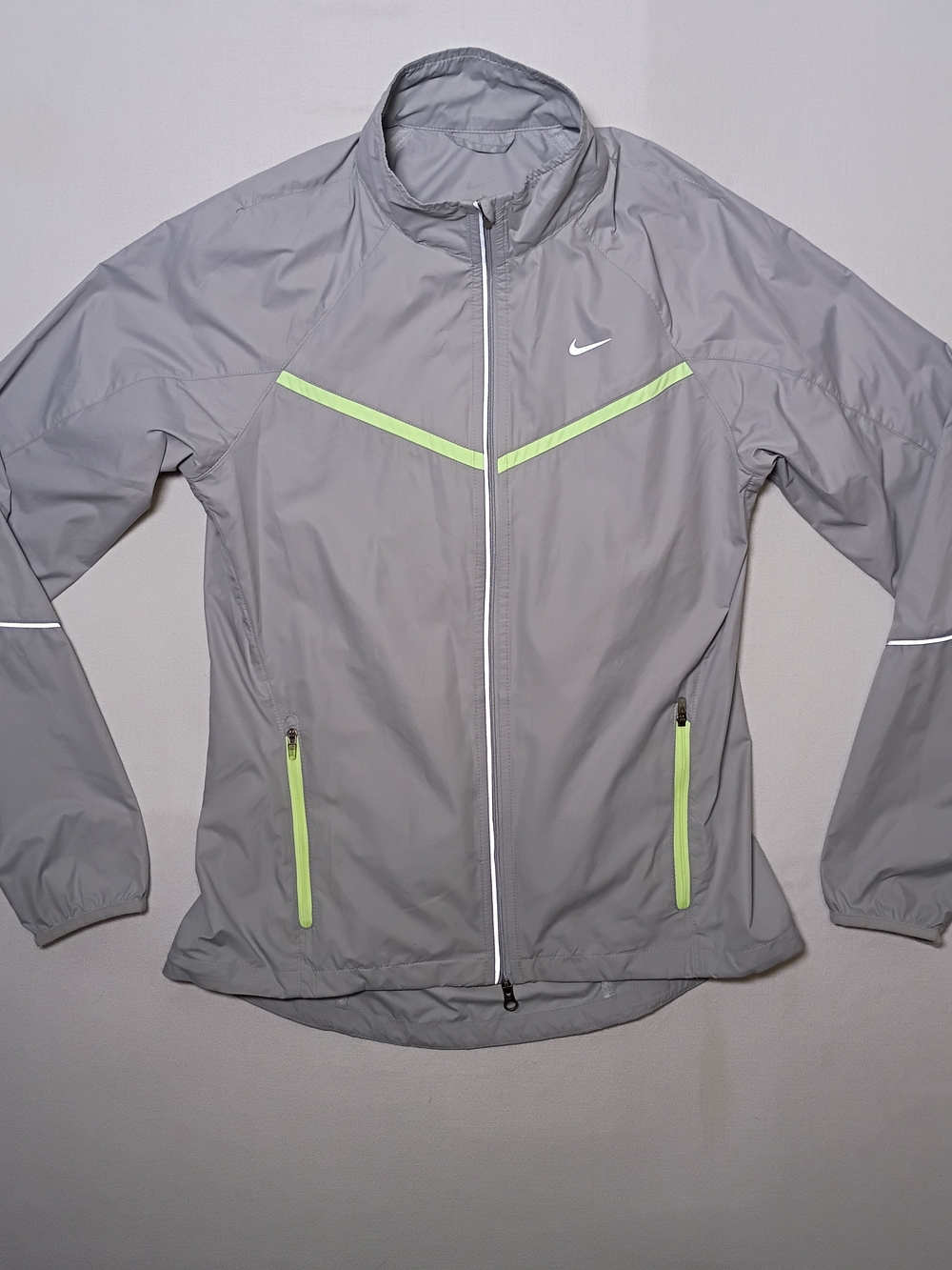 Nike Dri Fit Womens Running Reflective Windbreaker Small Grey Green Stripes